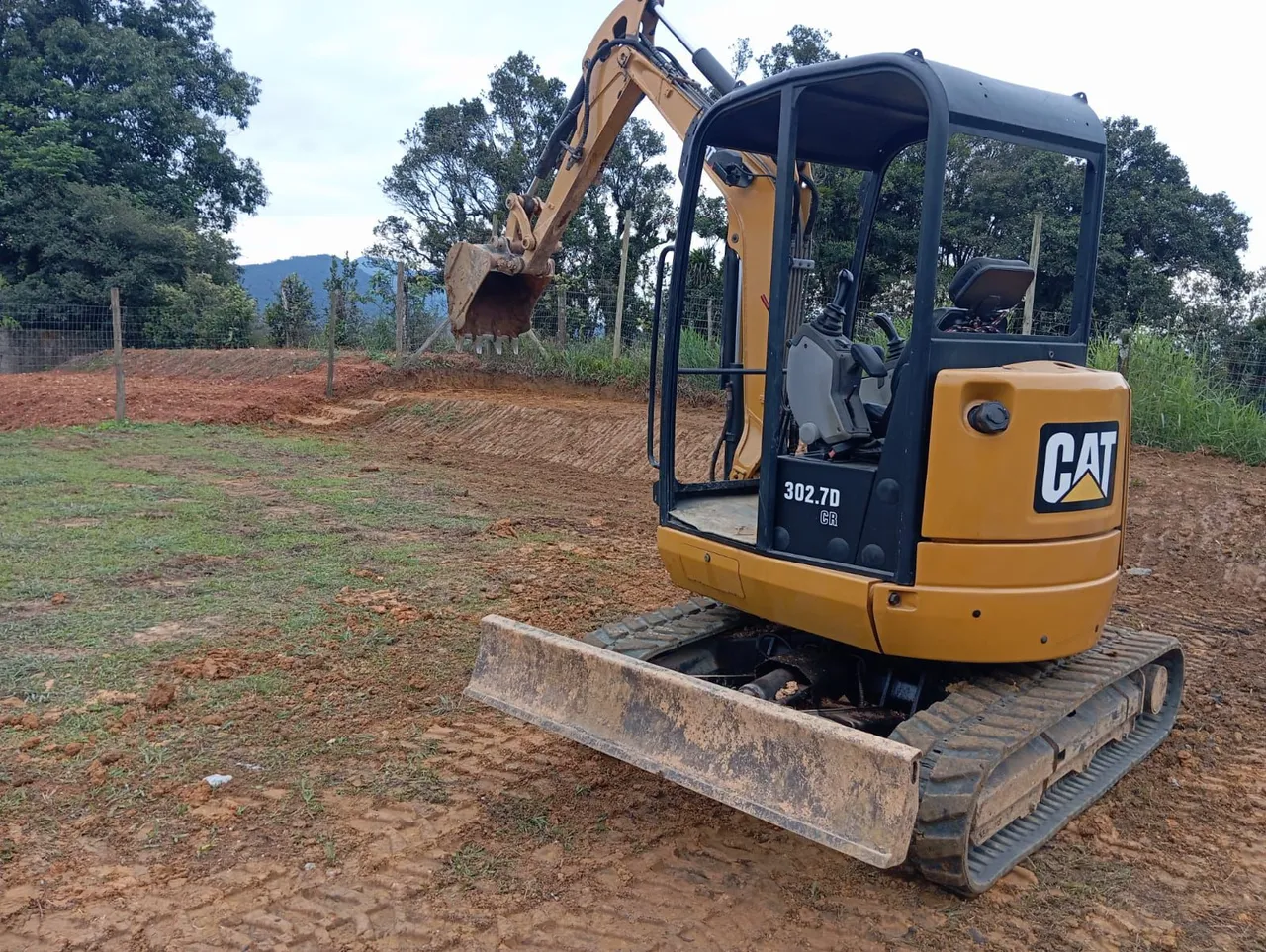 Mini Escavadeira Caterpillar 302.7D - Eficiência em suas mãos!