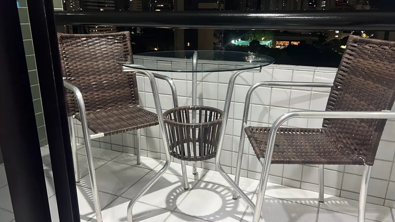 Conjunto de Mesa e Cadeiras para Área Externa