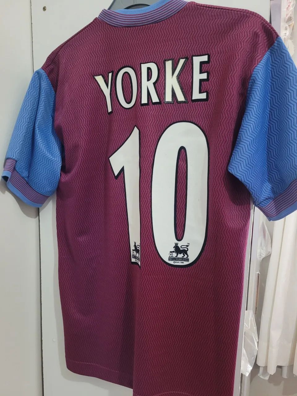 Camisa Aston Villa Reebok - Tamanho e detalhes na foto - Roupas