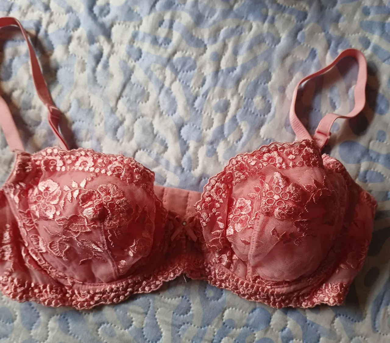 Sutiã rosa delicado bordado