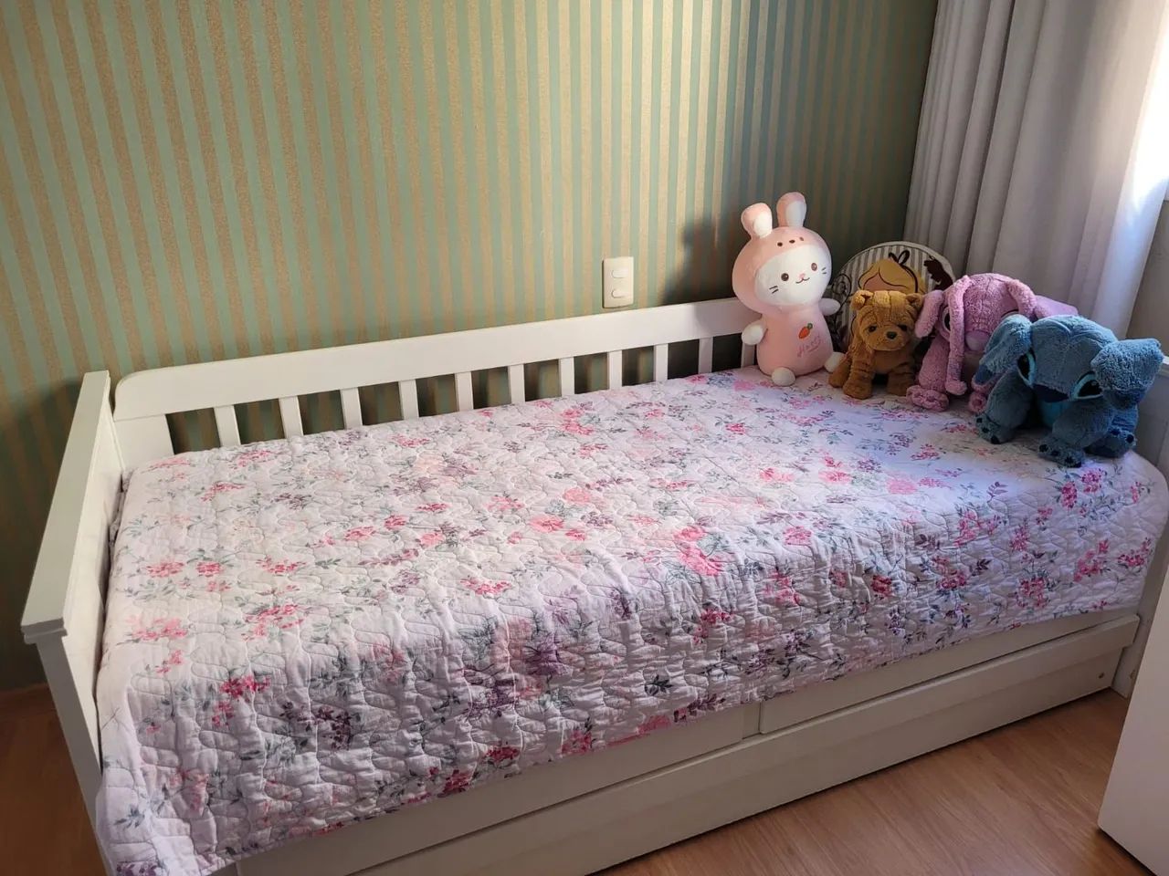 Cama Box Solteiro Branca laqueada.