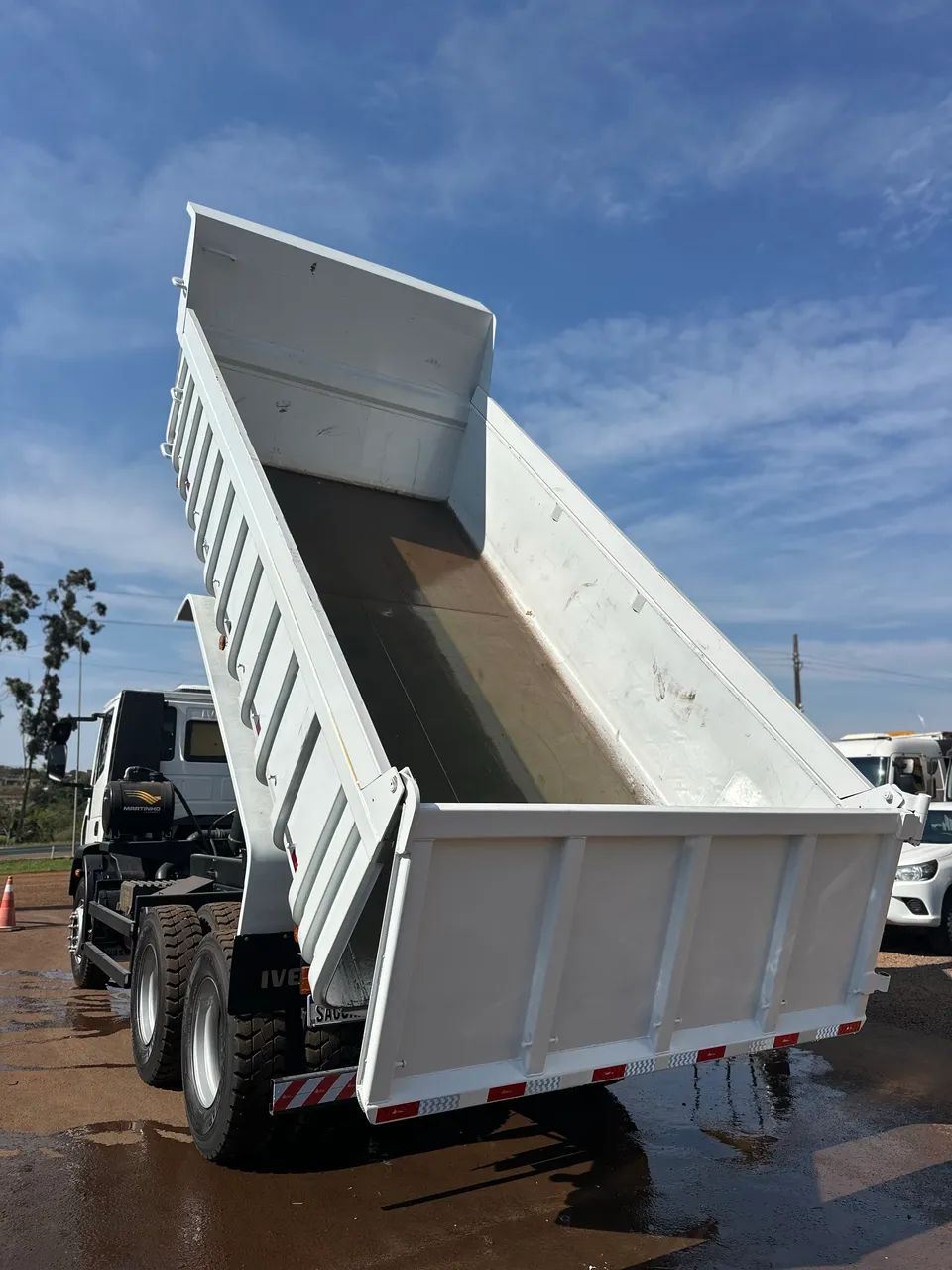 Iveco Tector 6x4 2019 Caçamba  - Foto 11