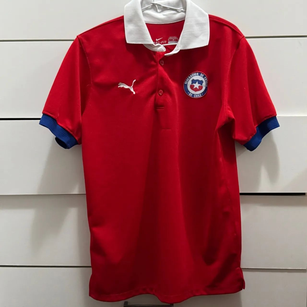 Camiseta Polo Oficial da Seleção do Chile Valdivia #10 2014/15(?)
