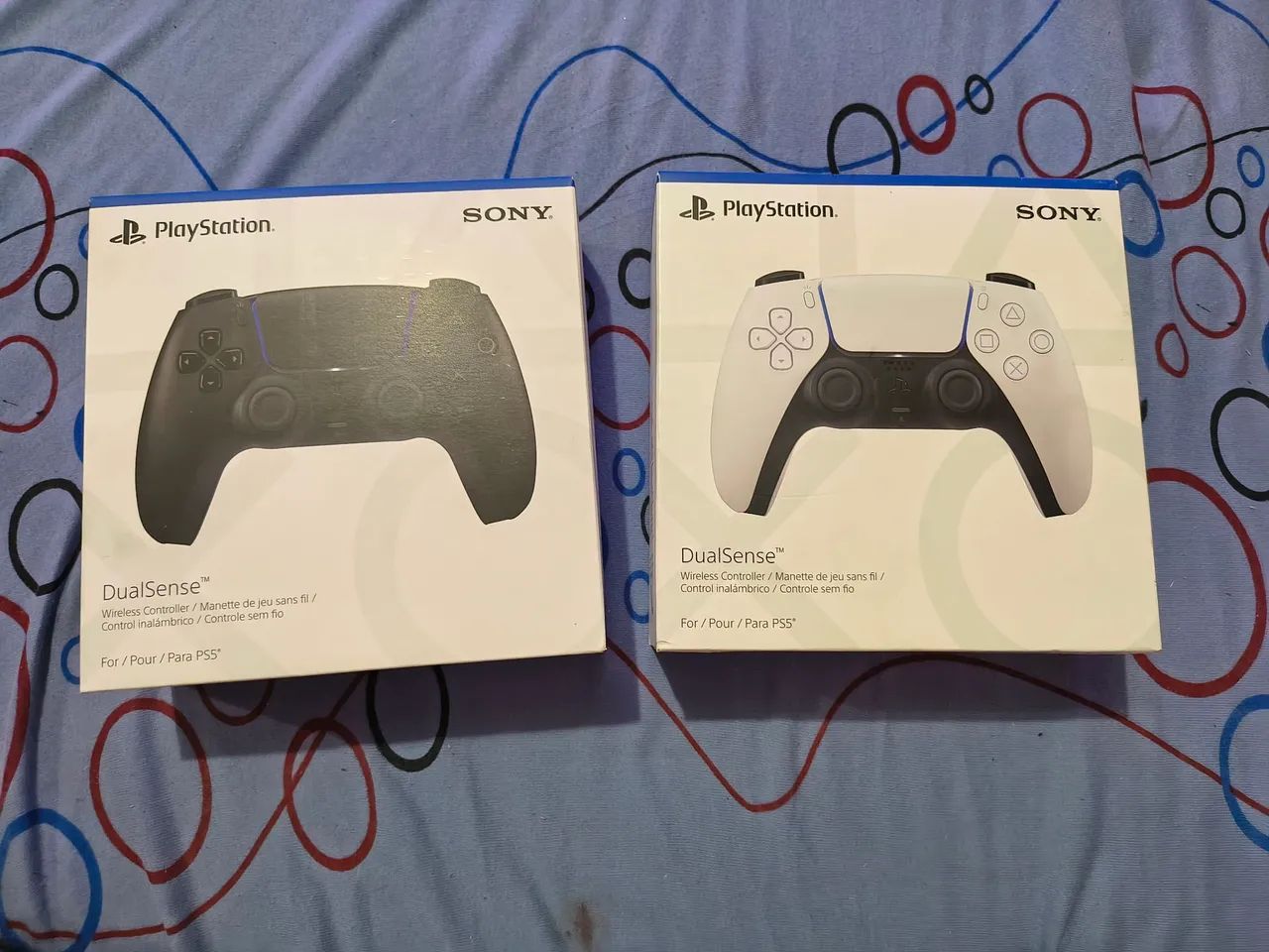 Sealed original PS5 controllers. Invoice included in the box. BRL 380 each