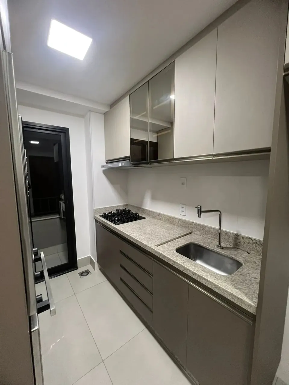 SEMI MOBILIADO 44M² com 1Q em Setor Bueno - Goiânia - GO