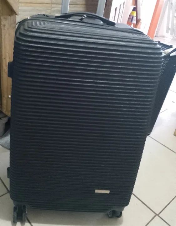 Mala grande pouco rachada  nova por dentro