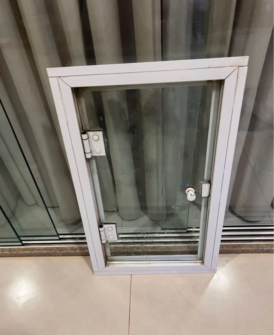 Vendo porta em vidro para alçapão ou para outros fins 