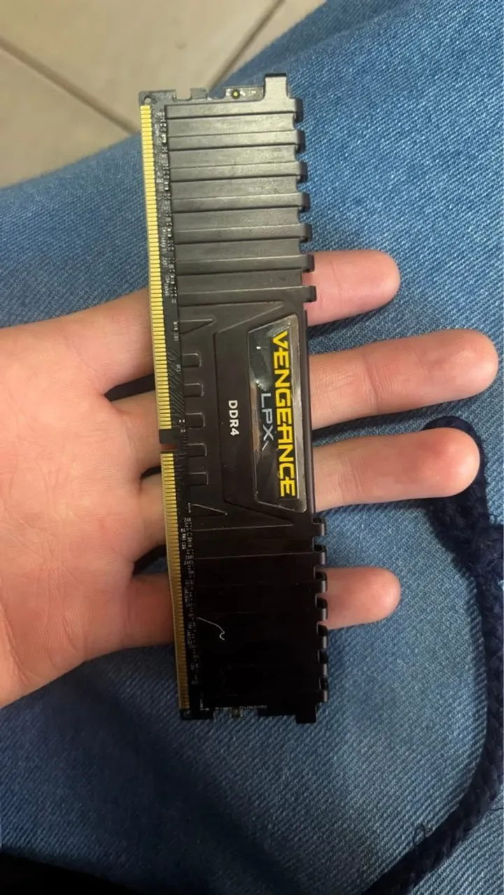 Memória RAM Corsair Vengeance LPX DDR4