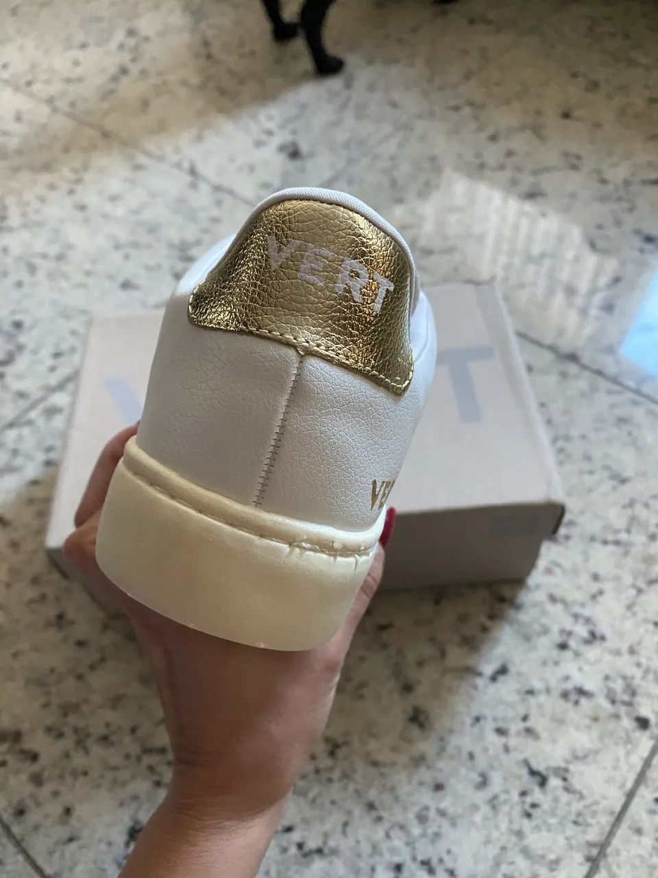 tênis feminino vert de velcro branco com dourado tamanho 35 novo