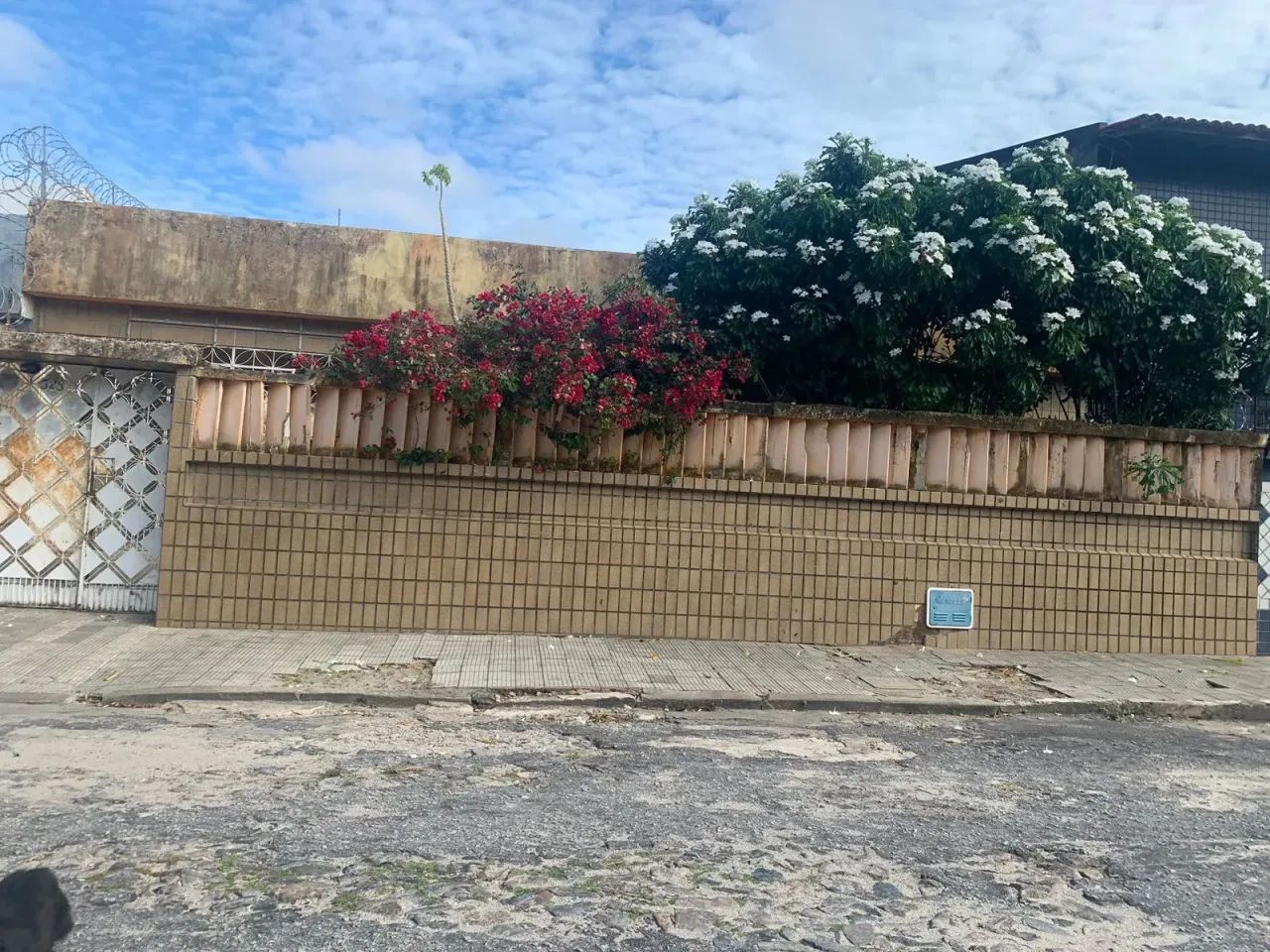 Casa para venda com 221 metros quadrados  em Amadeu Furtado - Fortaleza - Ceará