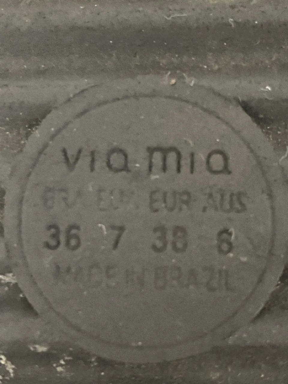 Sandália Via Mia de couro preta e marrom  - Foto 3