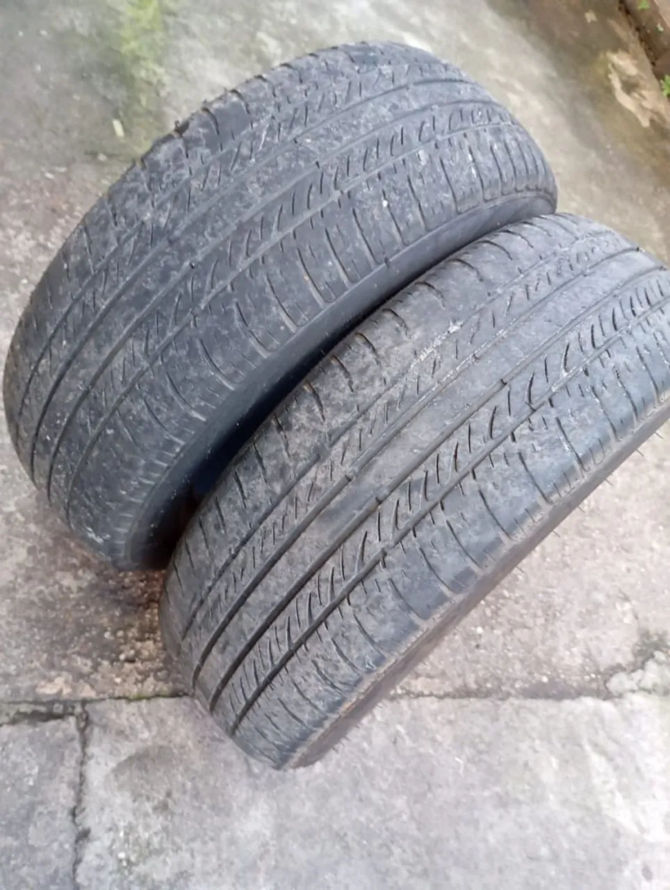 2 Pneus Usados 175/65 ARO 14