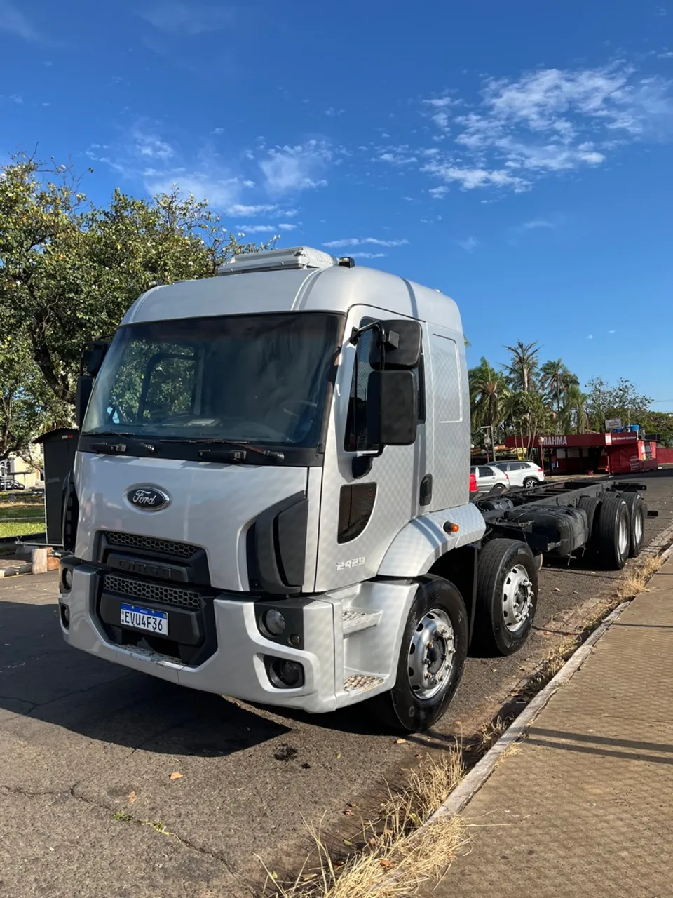 Ford Cargo 2429 8x2, ano 2013 biTruck