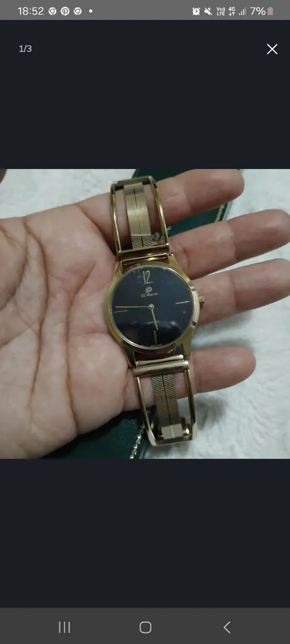 Relógio de pulso dourado