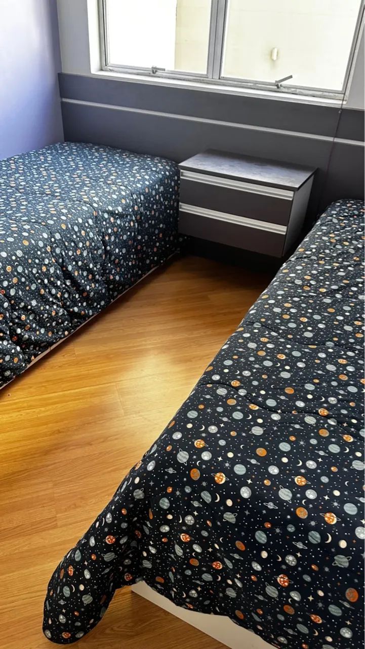 Vendo conjunto completo: 2 camas de solteiro + criado mudo + colchões! - Foto 4