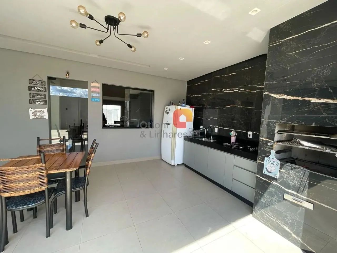 Casa para Venda em Montes Claros, Todos Os Santos, 4 dormitórios, 3 suítes, 4 banheiros, 4