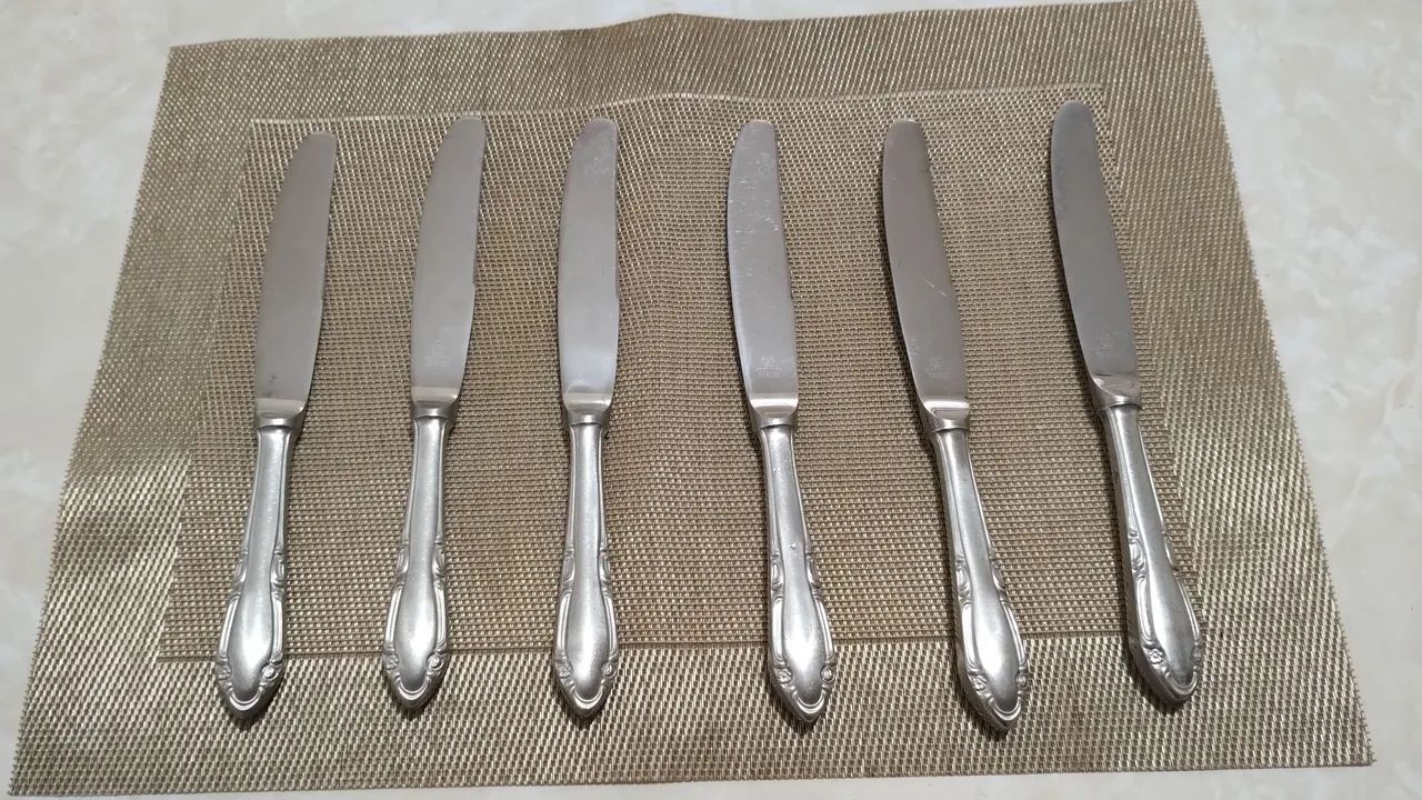 Jogo antigo com 6 Facas de Mesa " Inox Wolf "