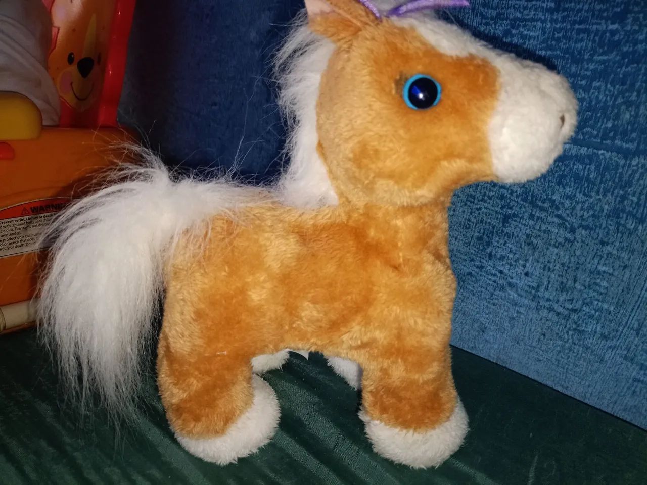 Pônei furreal friends butterscott que anda e emite som de cavalo Hasbro