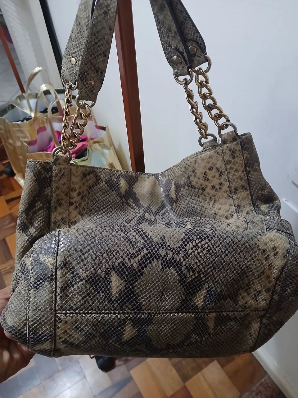 Bolsa Michael Kors Python Embossed Bege - Foto 5