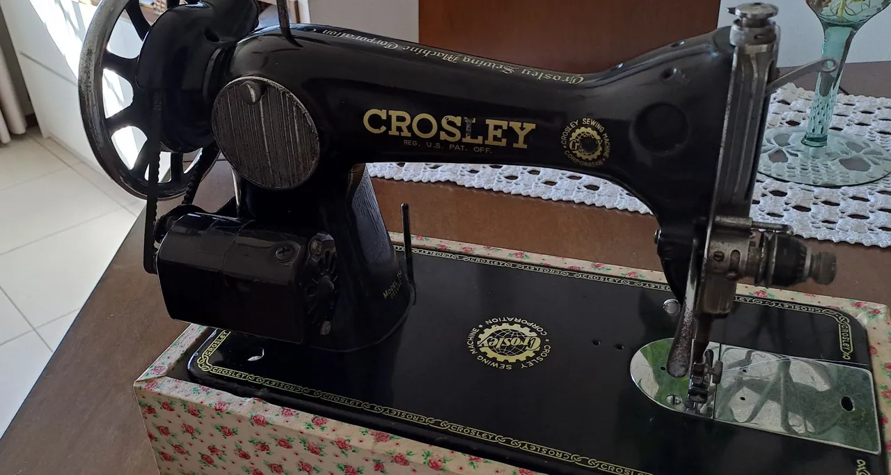 Máquina de Costura Crosley Vintage