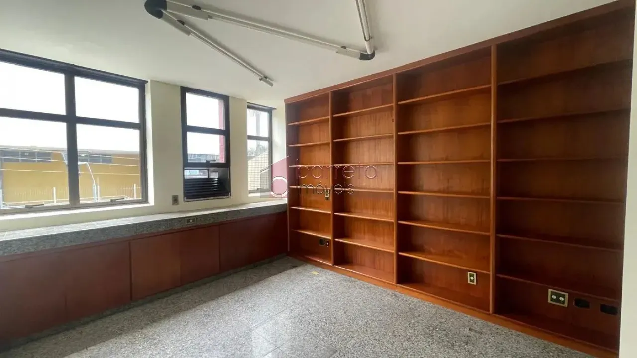 SALA COM 75 M² À VENDA NO EDIFÍCIO SANTO IVO NO CENTRO EM JUNDIAÍ/SP