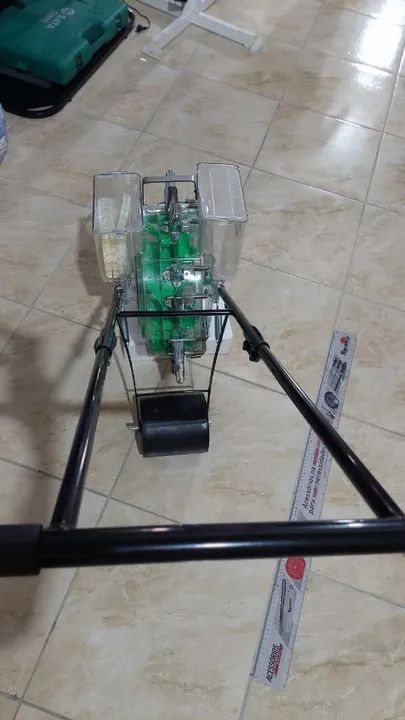 Plantadeira e  Adubadeira de empurrar AG60 - Allagri (Nova) - Foto 6