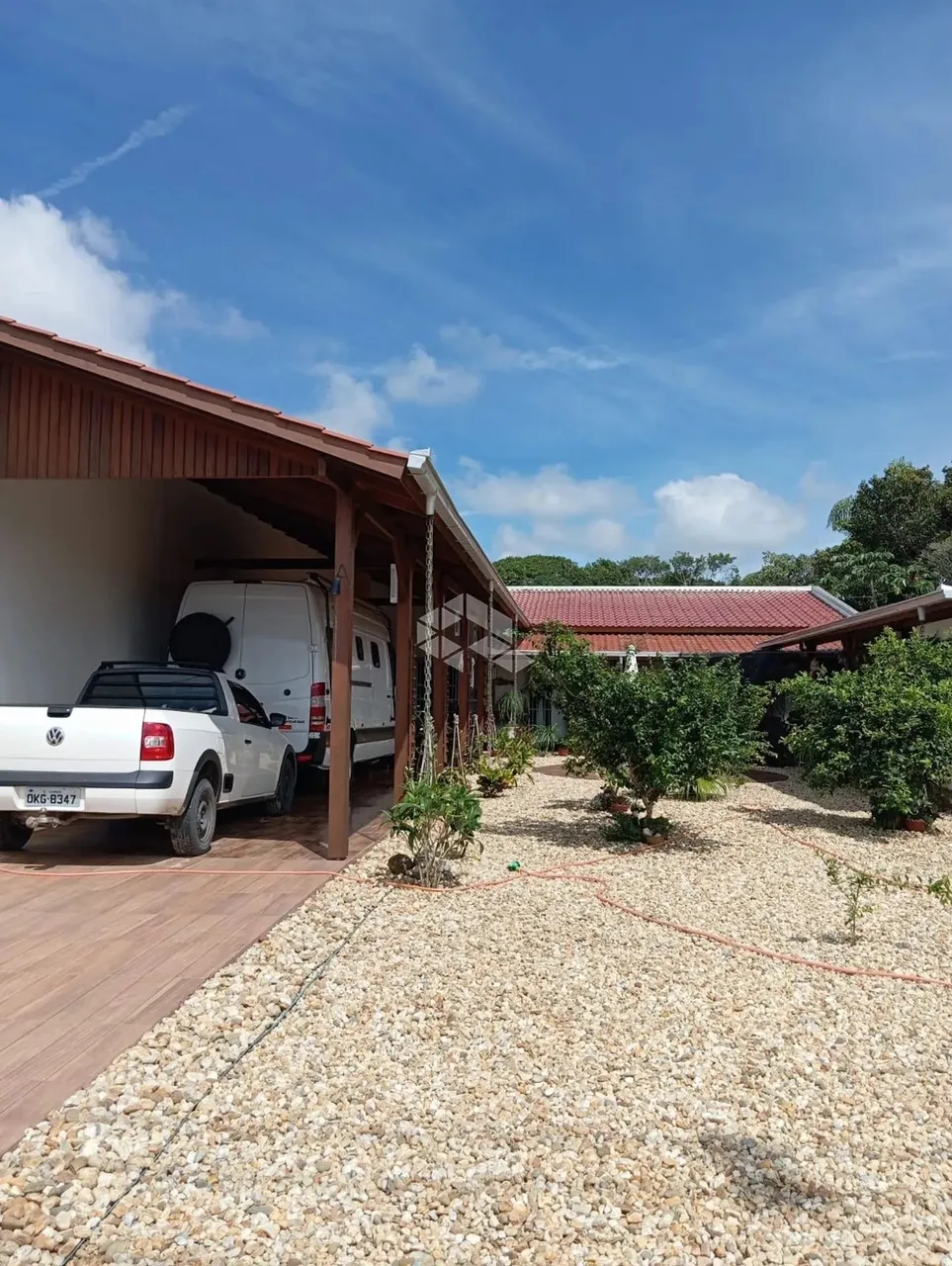 VENDE-SE CASA PRÓXIMA À PRAIA - LOTEAMENTO MARISOL.