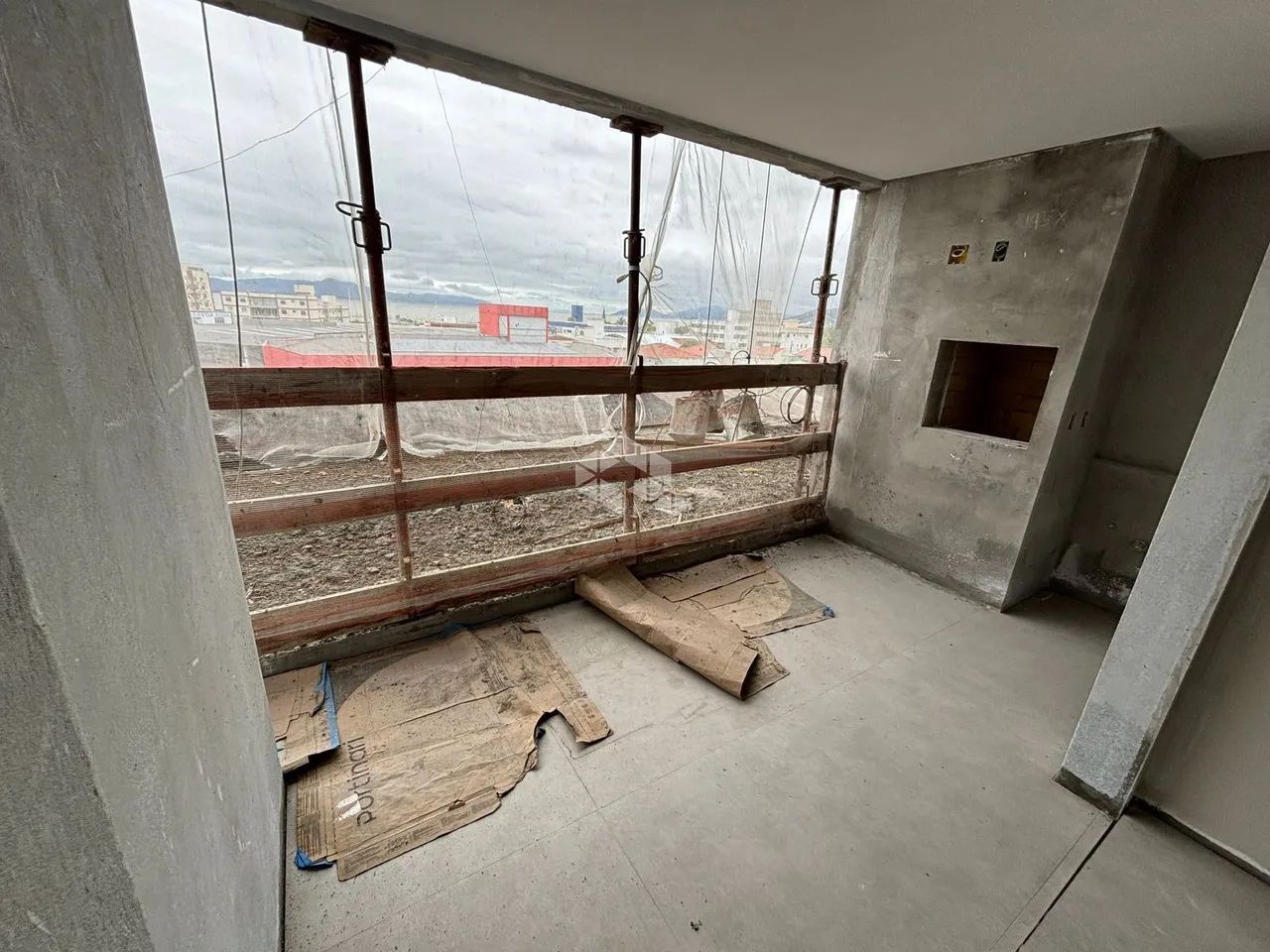 Apartamento com 02 quartos/dormitórios no bairro Campinas, em São José- SC