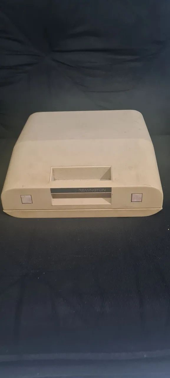 MAQUINA DE ESCREVER REMINGTON 22 FUNCIONANDO NORMALMENTE,OTIMO ESTADO, SEM DETALHES  - Foto 4