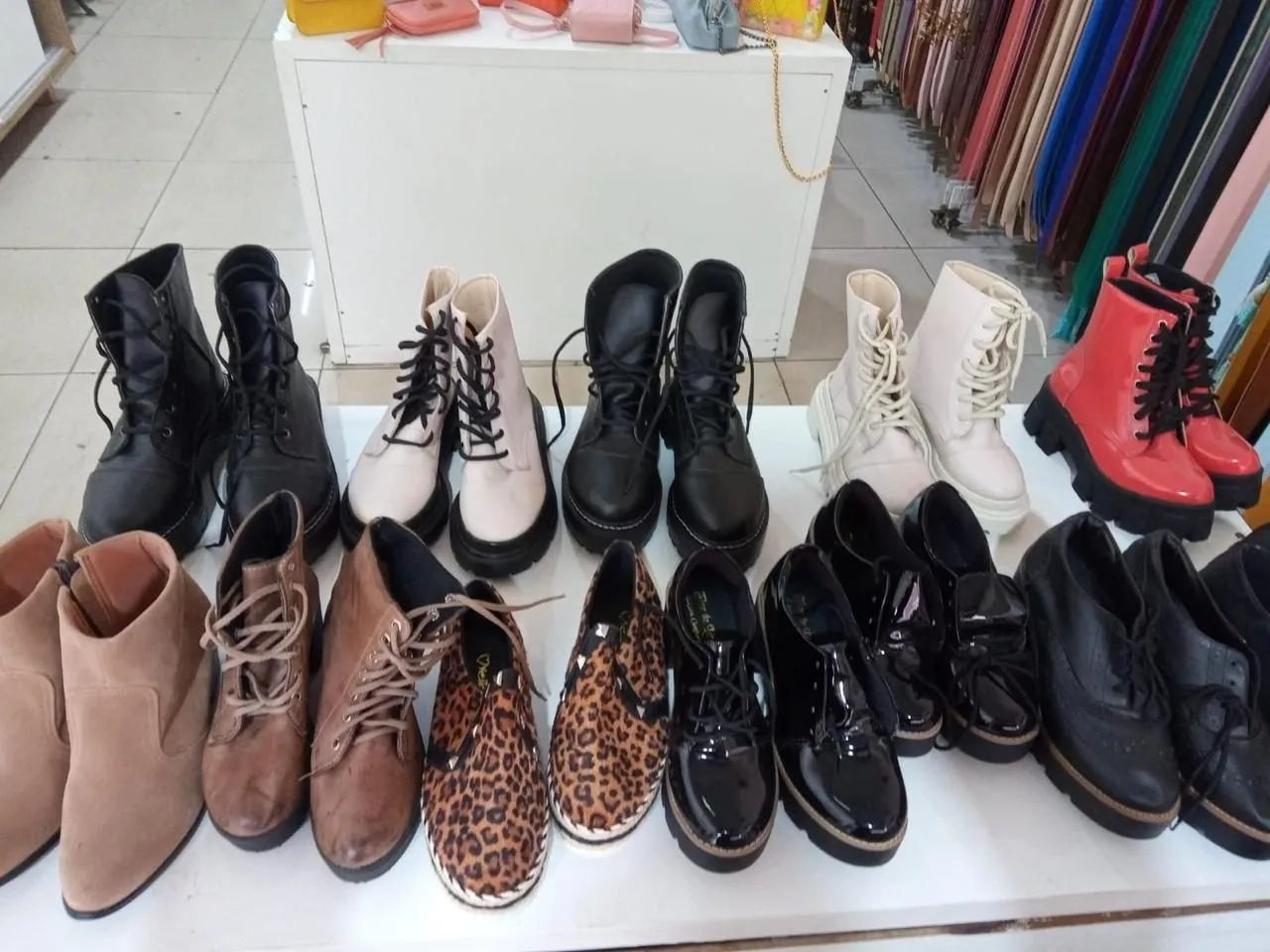 Bolsas cintos botas sandálias  - Foto 3