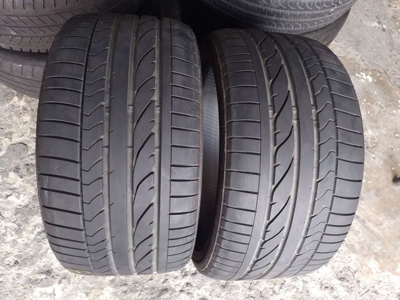 Pneus pneus 275 35 18 Run flat Bridgestone 