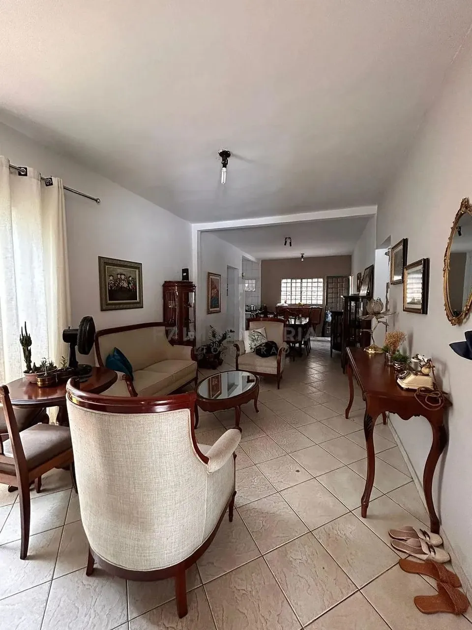 Casa à venda, Vila Alto da Glória,3 quartos sendo 1 suíte+quintal+garagem,230m², Goiânia,
