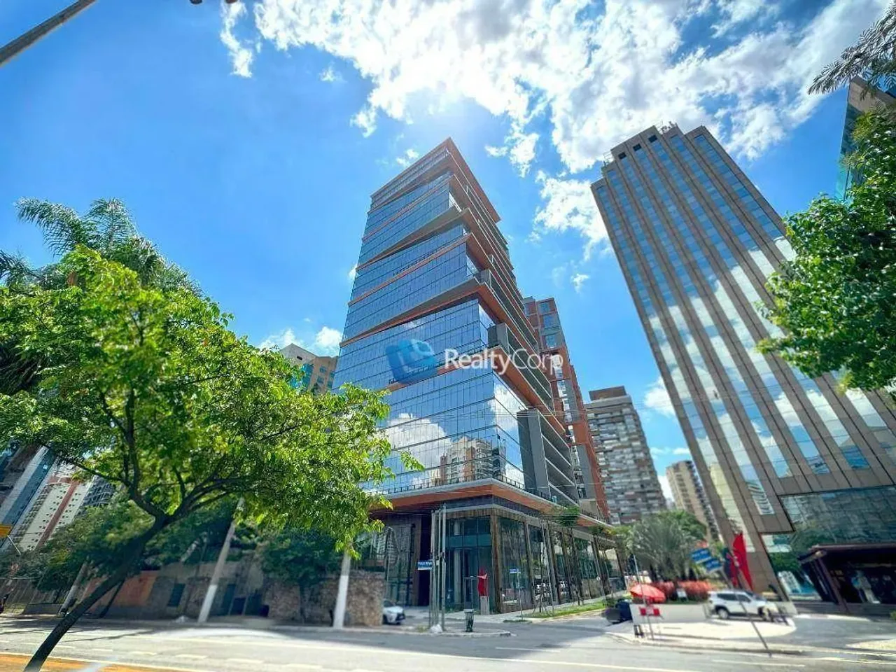 Escritório Triple A Semi-Mobiliado com 2.170 m² Disponíveis para Locação na Região da Fari