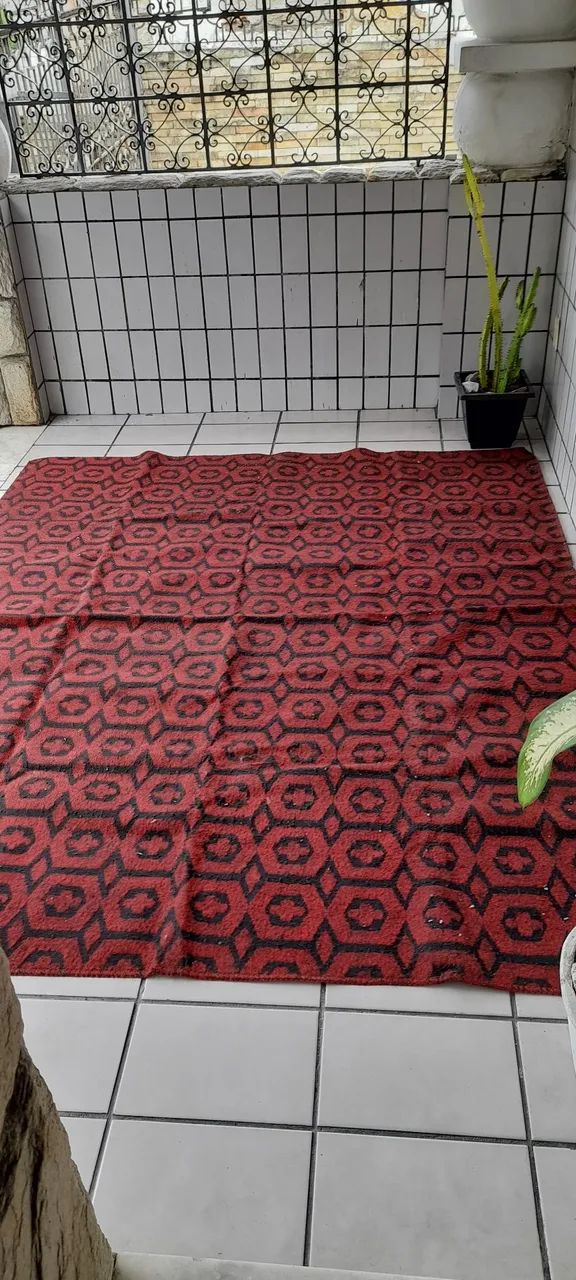 Tapete Vermelho com Design Geométrico - Foto 3