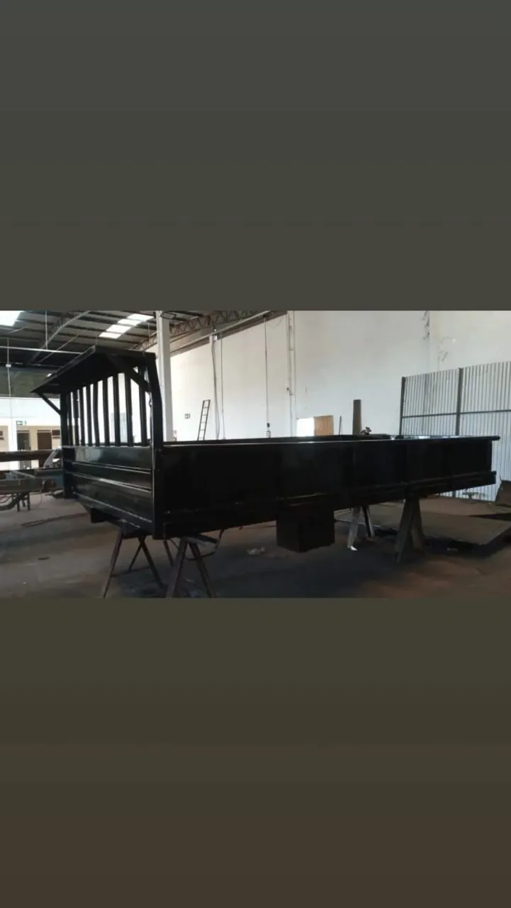 Carroceria metálica para F4000