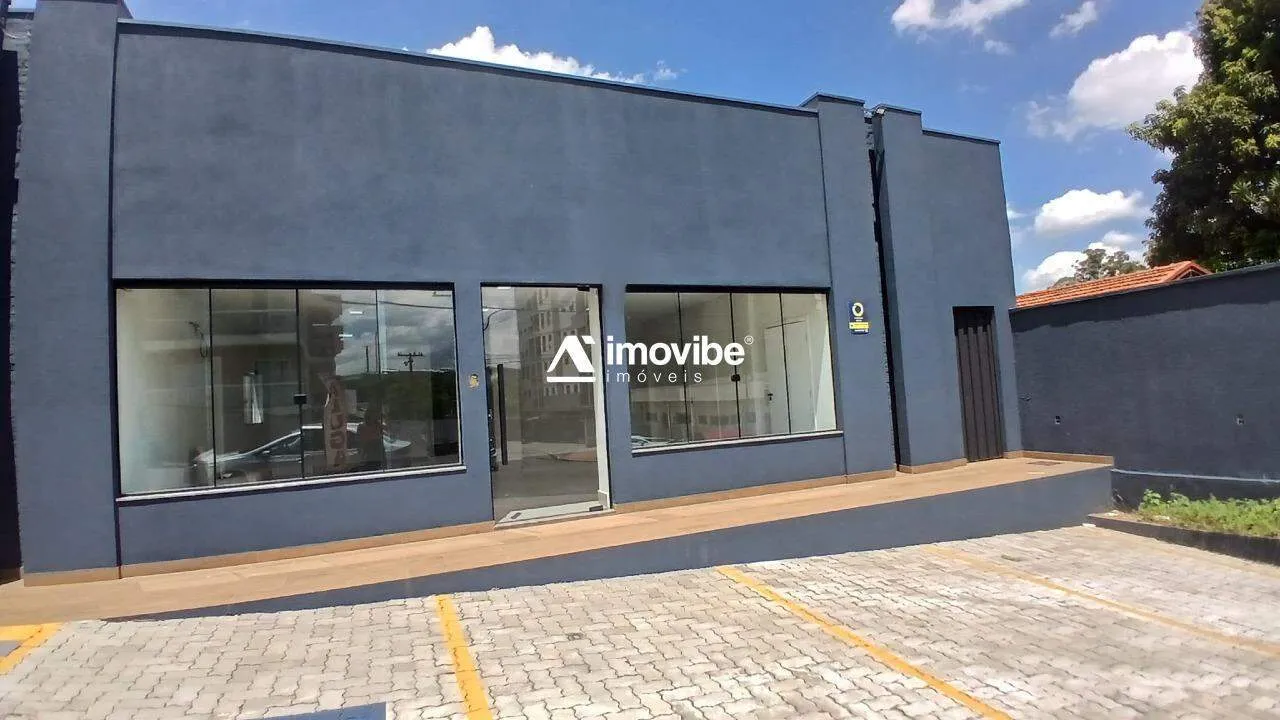 Salão Comercial com 270 m², 5 Salas, 9 Banheiros, 4 Vagas, 1 Lavanderia e Ótima Estrutura