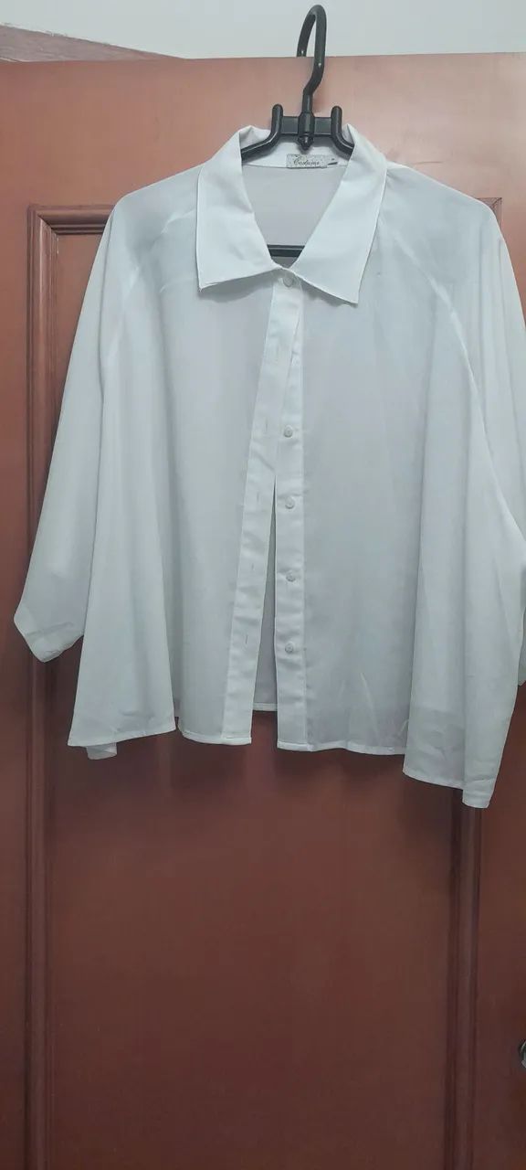 Camisa branca com gola Costume