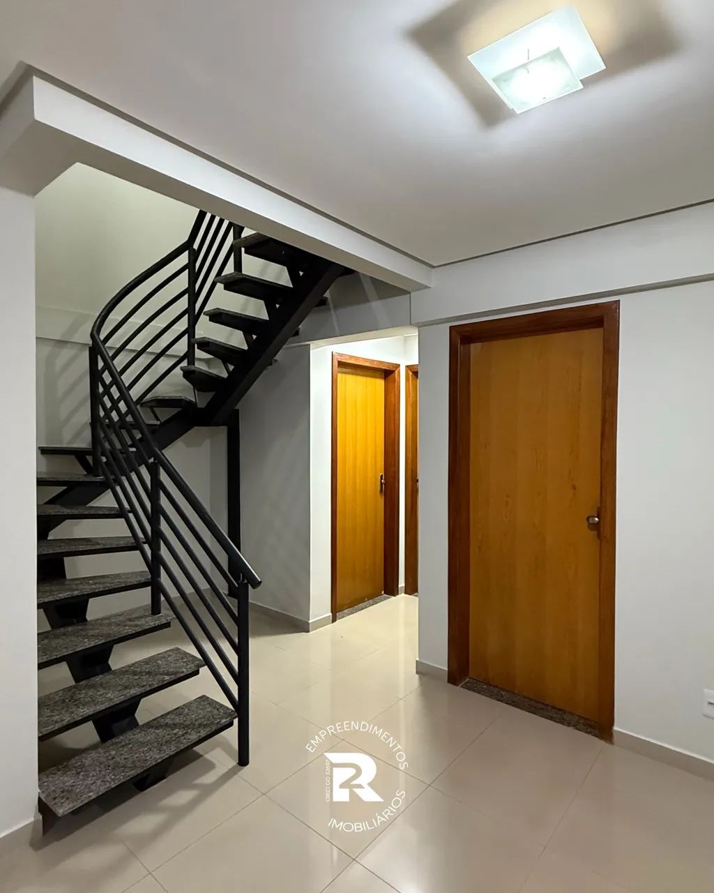 Cobertura Duplex à venda. Localização privilegiada. Imóvel espaçoso e com mobília Cod.545 - Foto 3