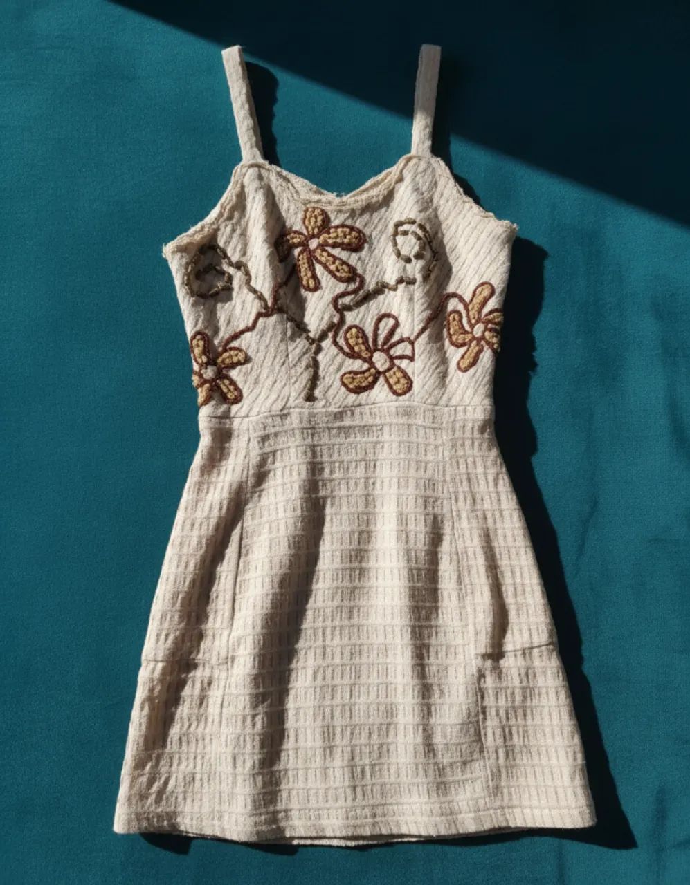 Vestido Curto com Bordado - Foto 5