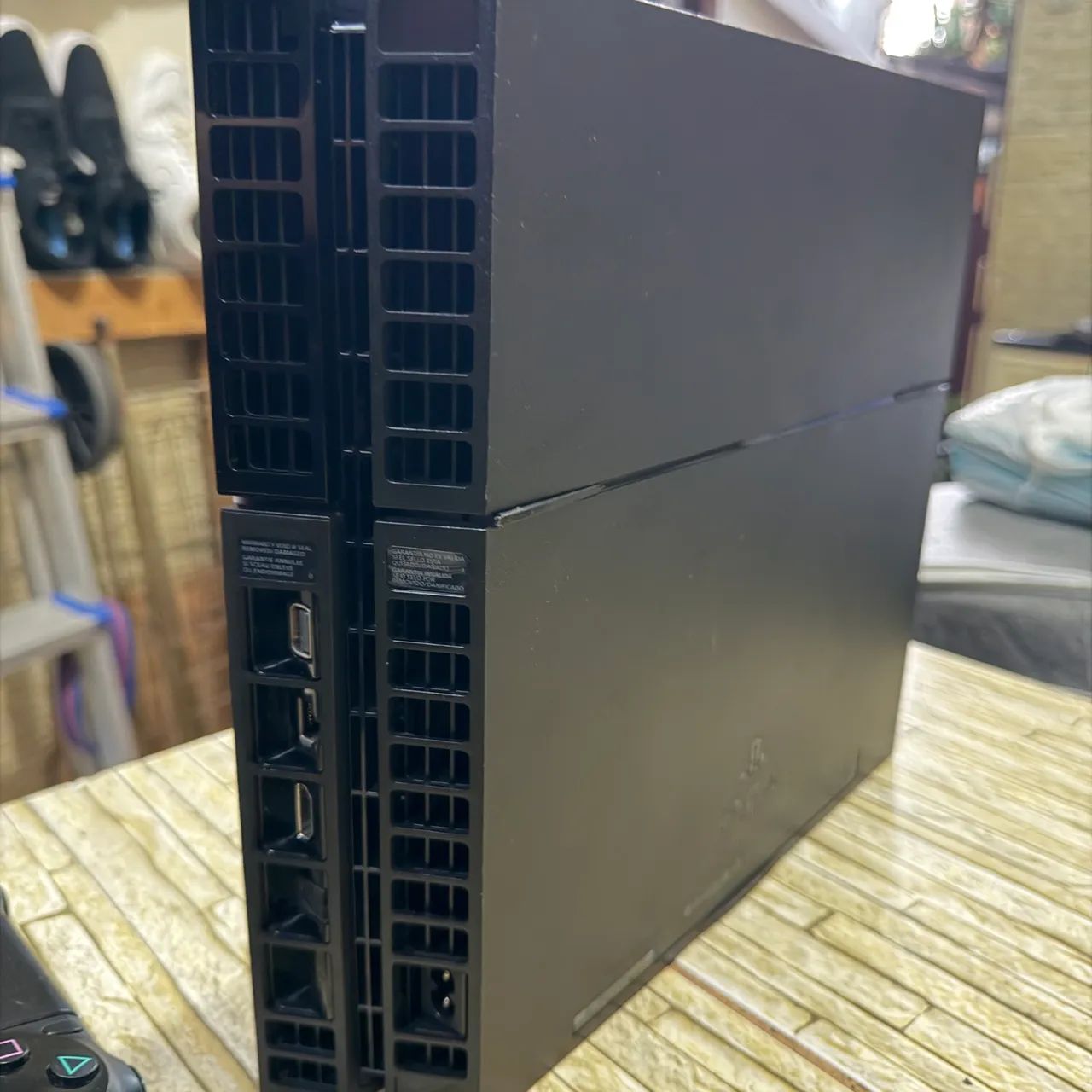Ps4 com 2 manetes e 2 jogos digitais  - Foto 3