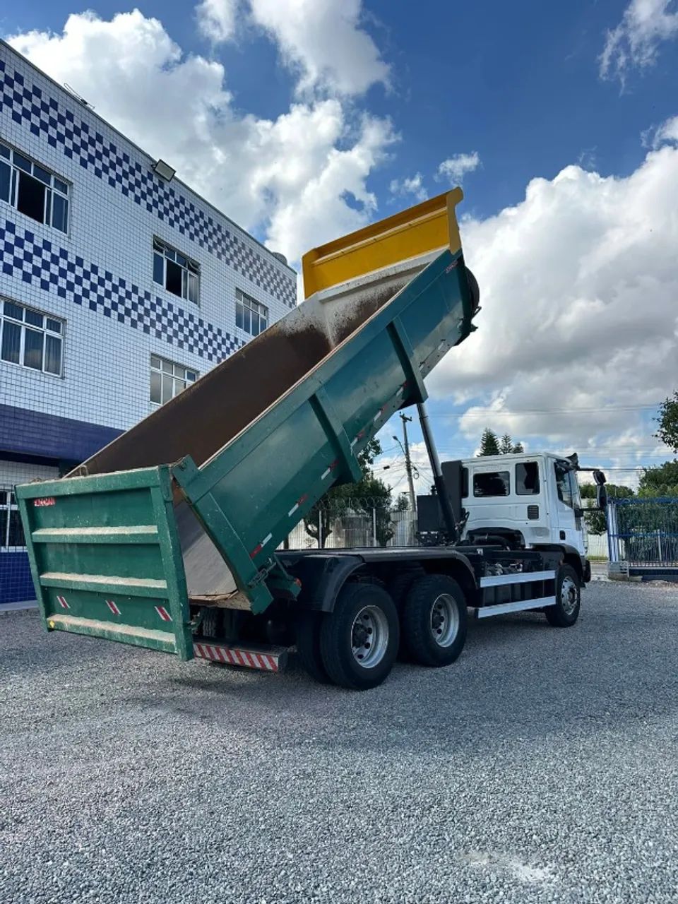 Iveco tector 260e30 6x4 - 2023 - Foto 6