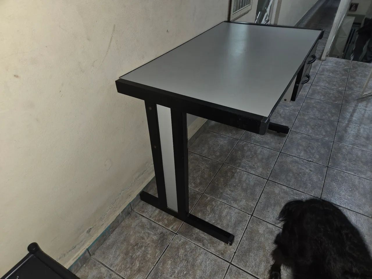 Mesa de escritório com 2 gavetas  - Foto 4