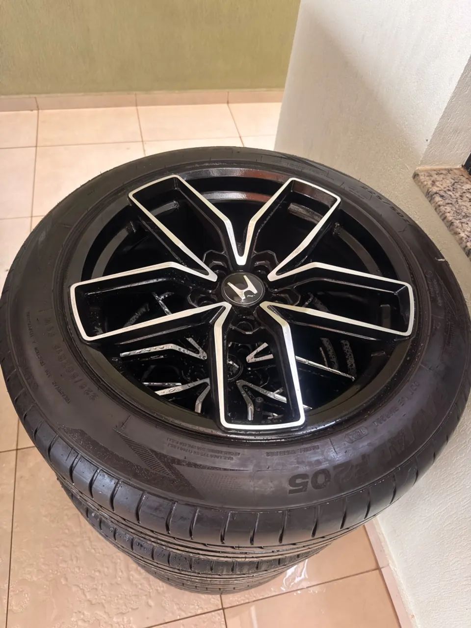 Rodas aro 18 5x114,3 com pneus 