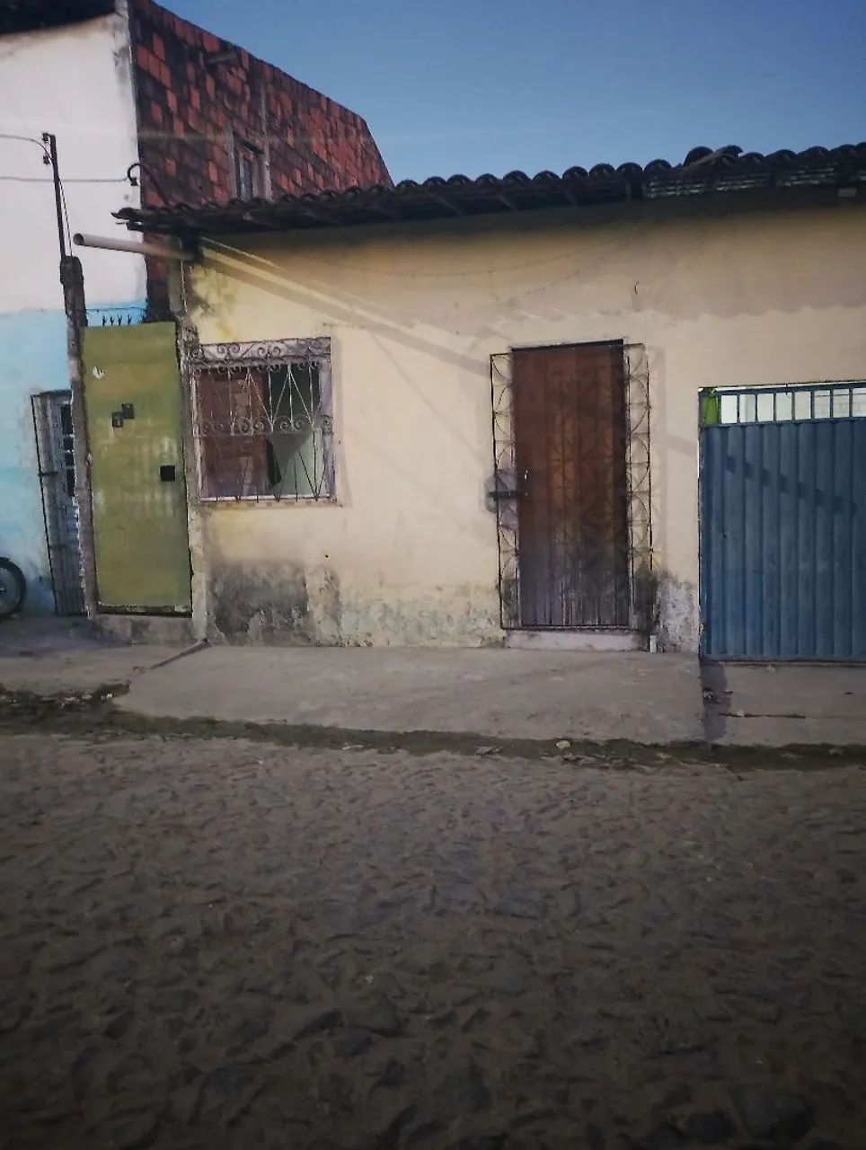 Vendo três casa a terceira casa é só a de cima  - Foto 2