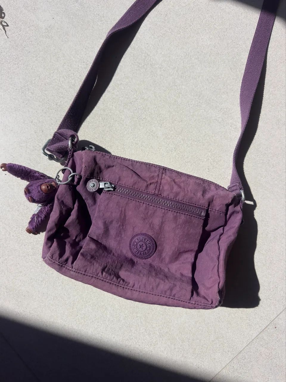 bolsa kipling roxa  - Foto 3