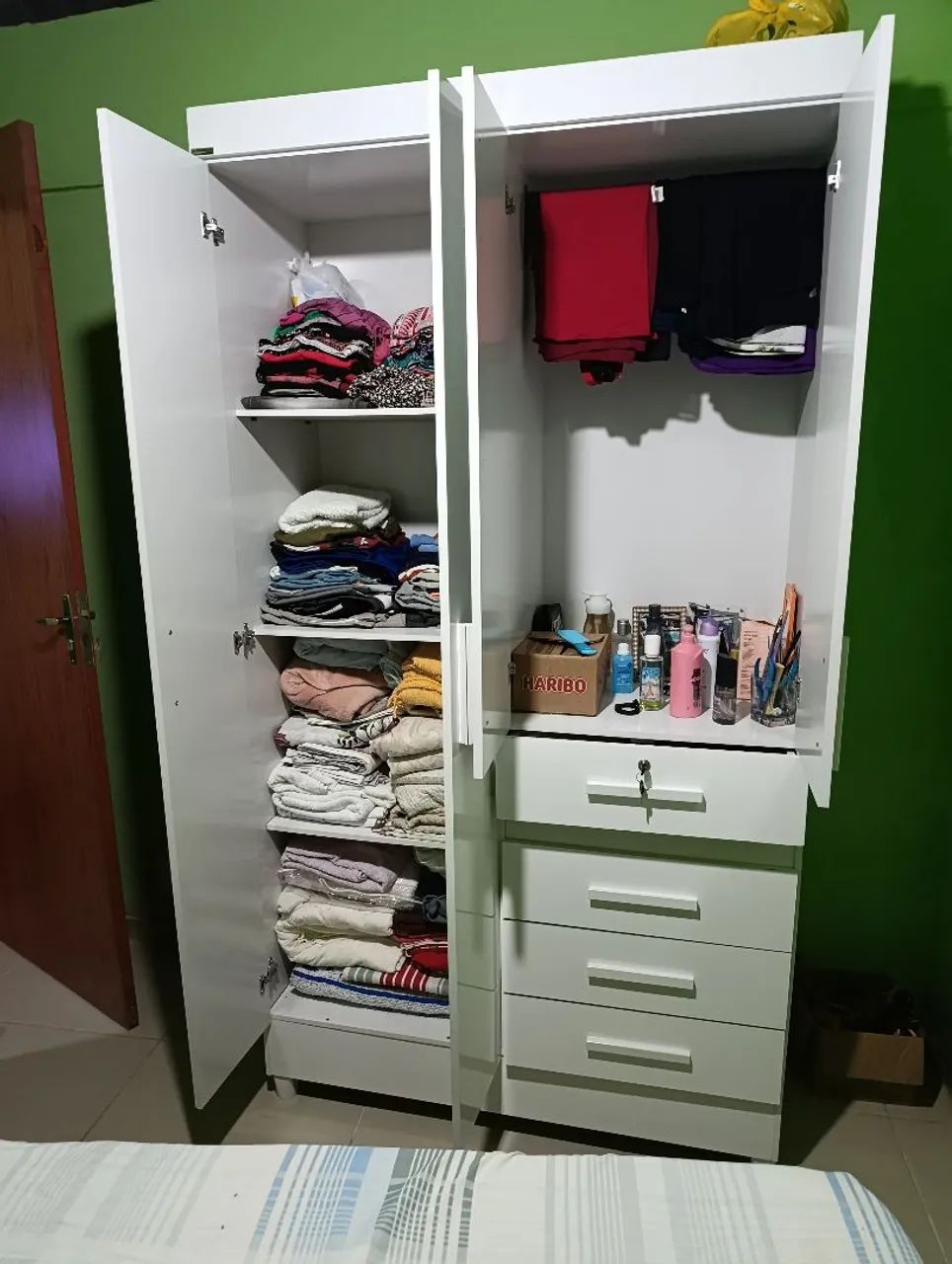 Vende-se guarda roupa novo