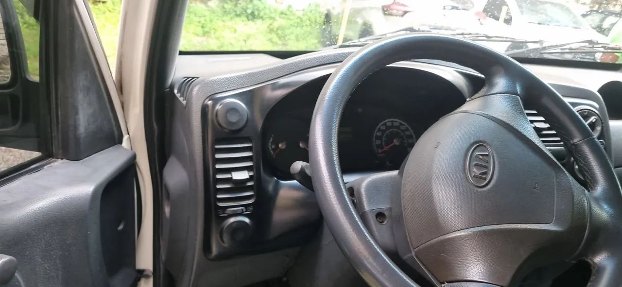 Vendo caminhao kia bongo 2500 - Foto 2