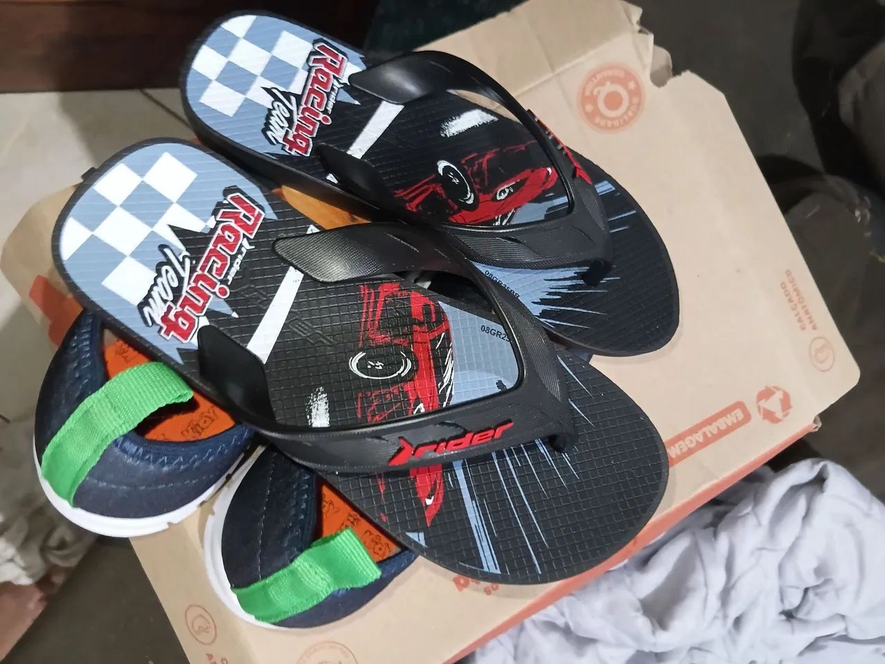 Tenis e chinelo  - Foto 2