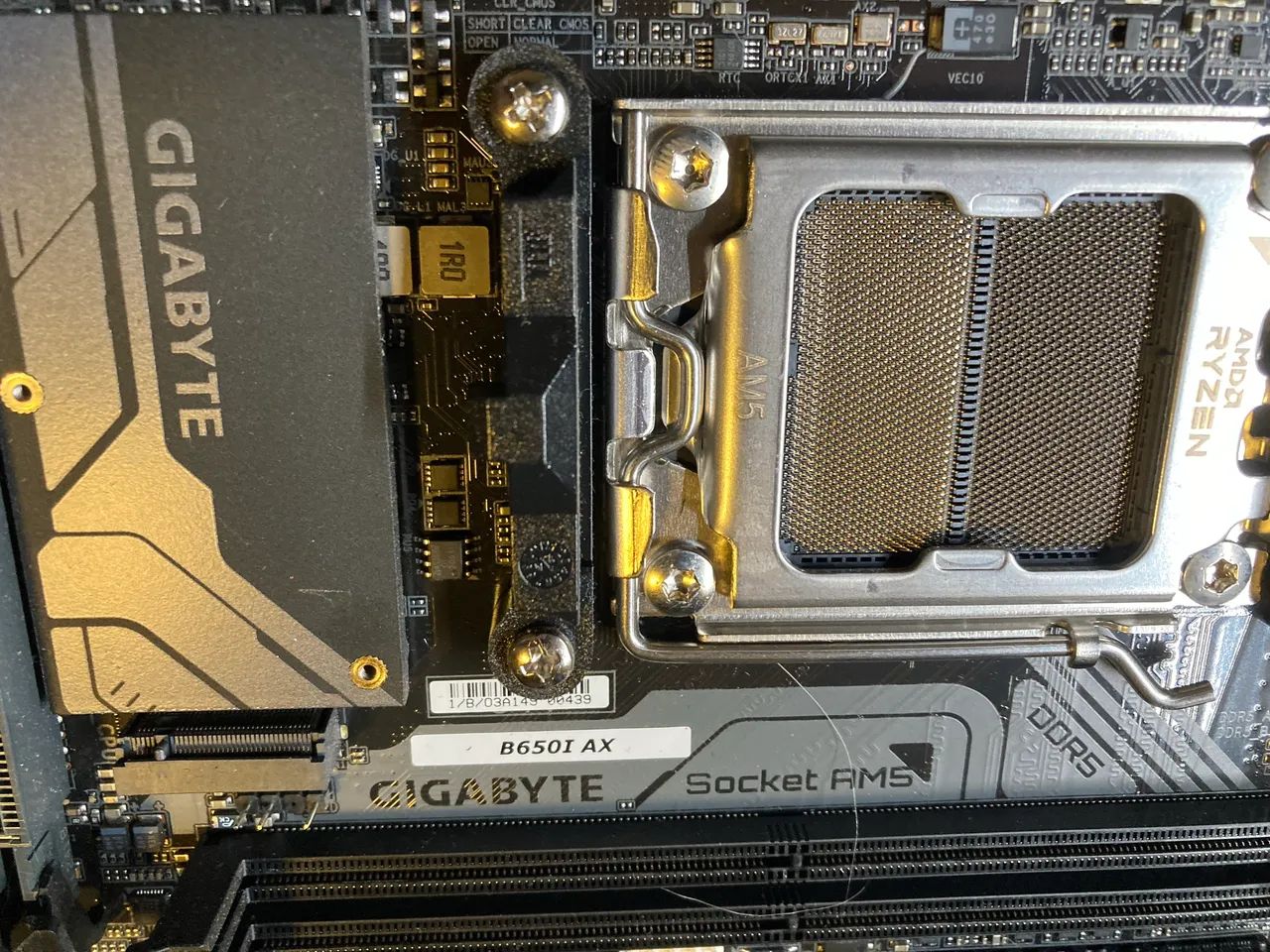Placa mãe gigabyte mini itx am5 b650i ax - usada - Foto 2