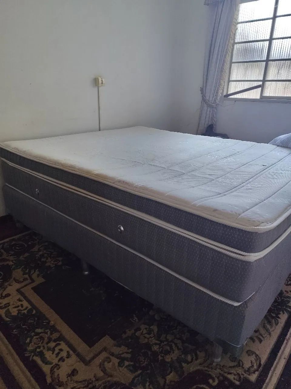 Cama box Queen Absolut Spring usada